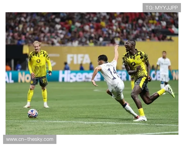 多特蒙德主场2-0战胜亚特兰大，吉拉西传射建功