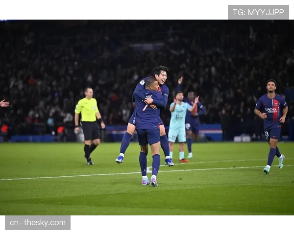 半场：巴黎1-0领先摩纳哥，阿什拉夫边路突破造乌龙